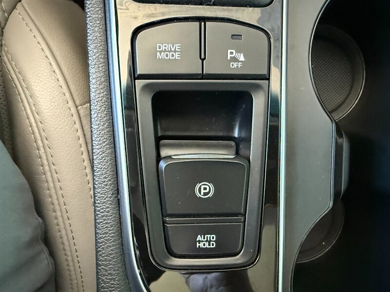 Hyundai Sonata Vehicle Full-screen Gallery Image 41