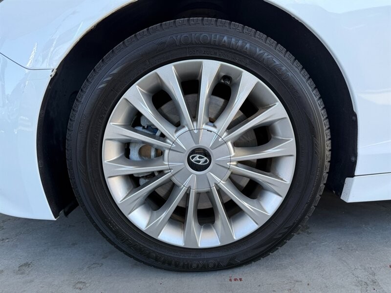 Hyundai Sonata Vehicle Full-screen Gallery Image 46