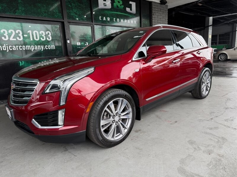 Cadillac XT5 Vehicle Full-screen Gallery Image 01