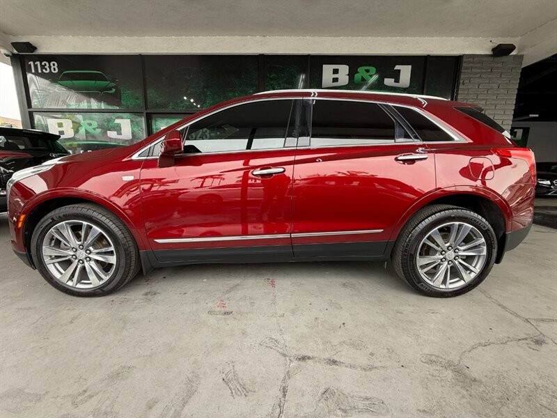 Cadillac XT5 Vehicle Full-screen Gallery Image 04