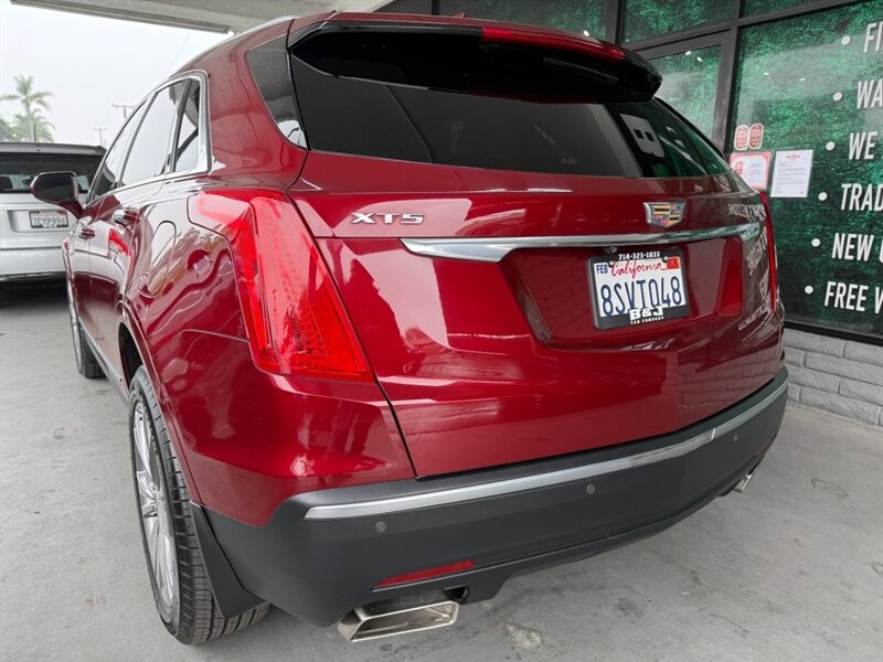 Cadillac XT5 Vehicle Full-screen Gallery Image 07