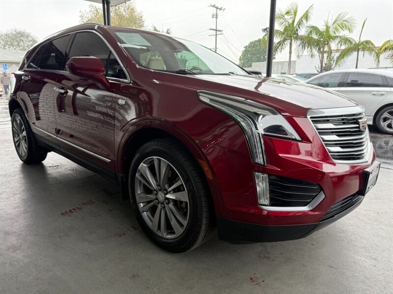 Cadillac XT5 Vehicle Full-screen Gallery Image 08