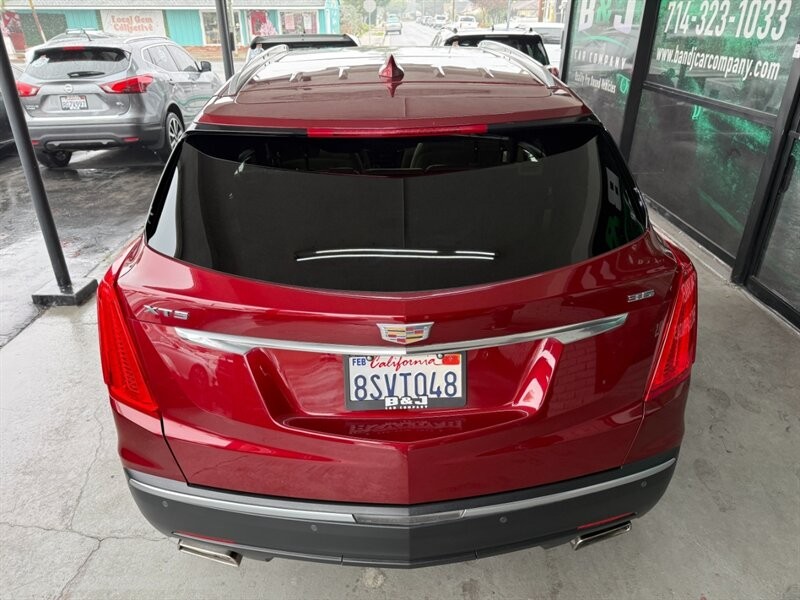 Cadillac XT5 Vehicle Full-screen Gallery Image 15