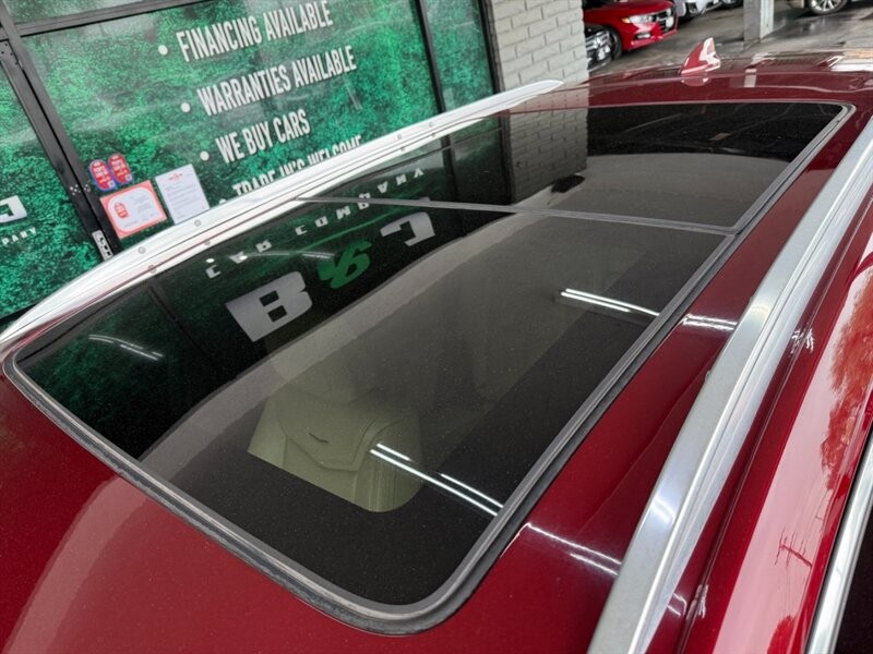 Cadillac XT5 Vehicle Full-screen Gallery Image 16