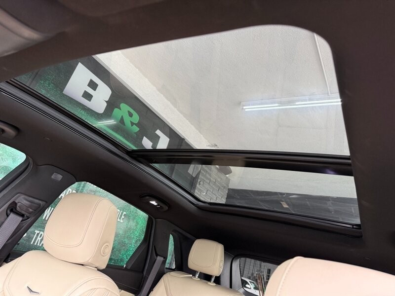 Cadillac XT5 Vehicle Full-screen Gallery Image 17