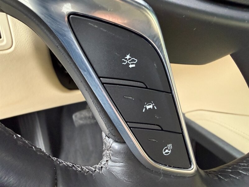 Cadillac XT5 Vehicle Full-screen Gallery Image 23