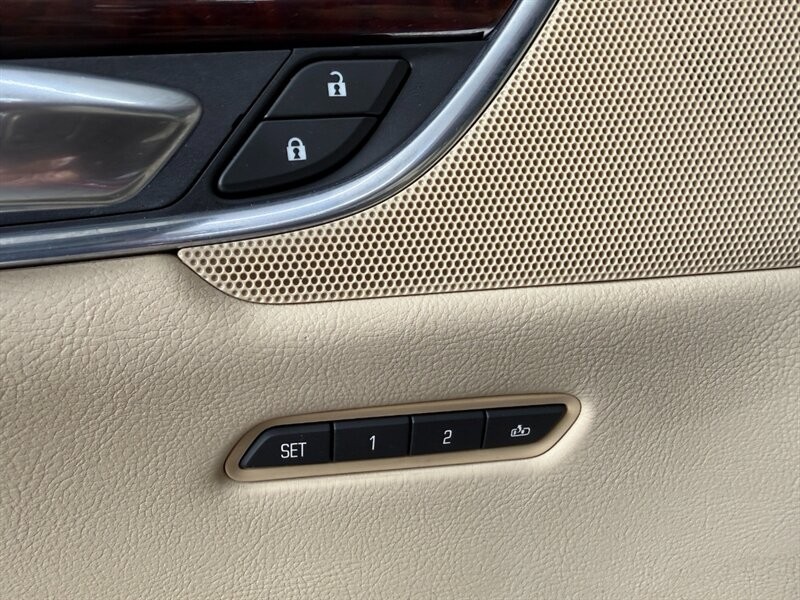 Cadillac XT5 Vehicle Full-screen Gallery Image 27