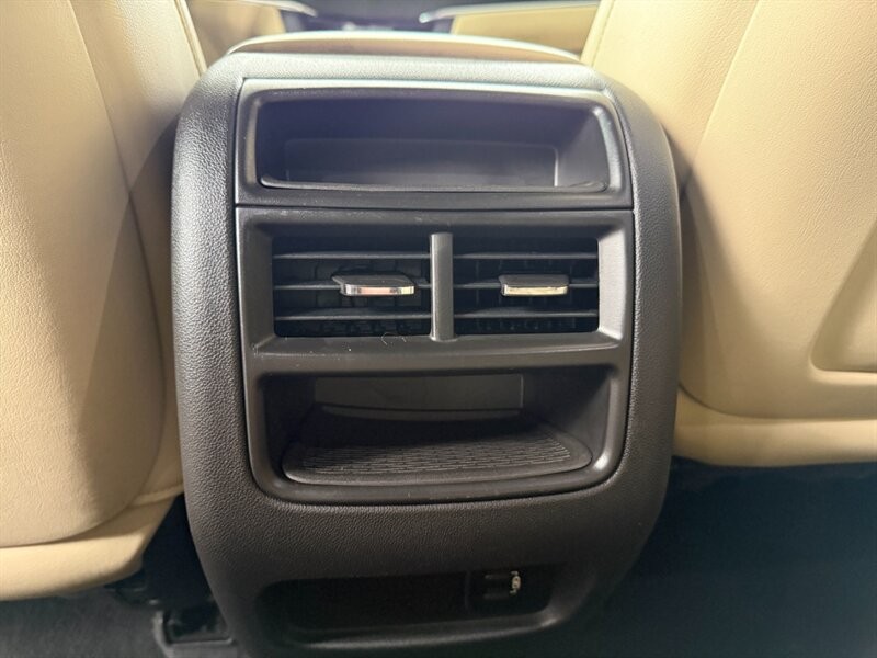 Cadillac XT5 Vehicle Full-screen Gallery Image 31