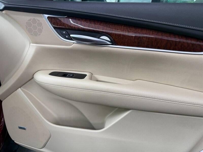 Cadillac XT5 Vehicle Full-screen Gallery Image 33