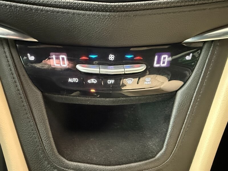 Cadillac XT5 Vehicle Full-screen Gallery Image 39