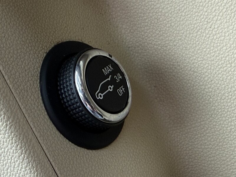 Cadillac XT5 Vehicle Full-screen Gallery Image 41