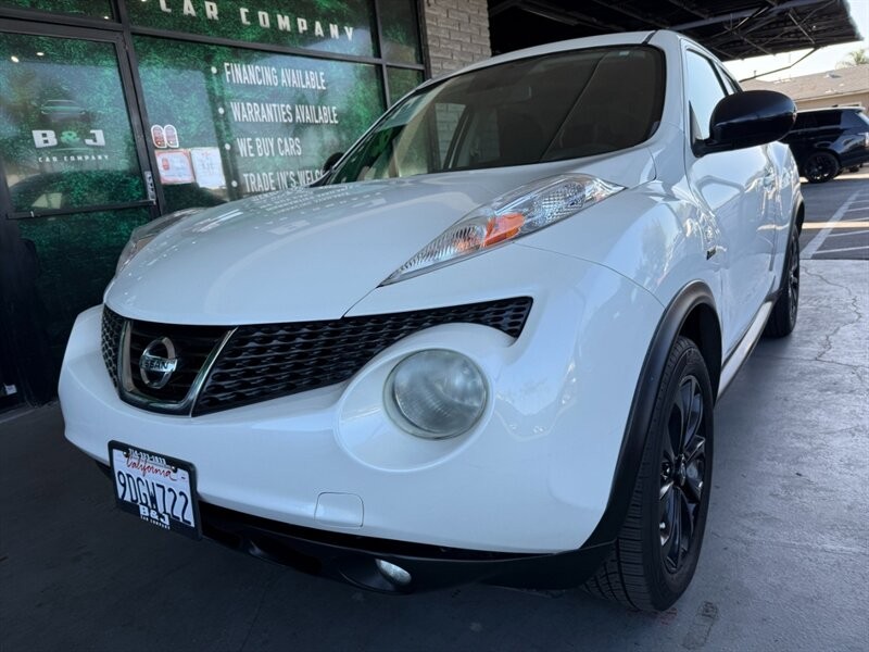Nissan JUKE S Vehicle Full-screen Gallery Image 03