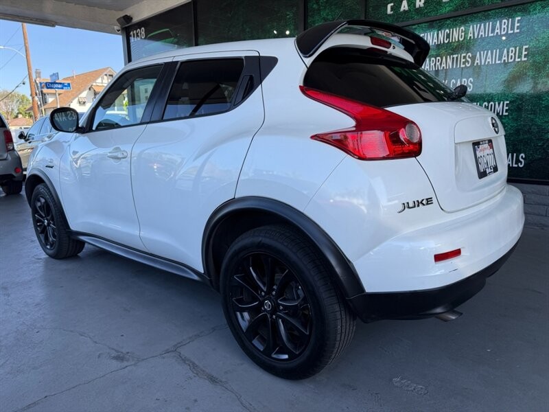 Nissan JUKE S Vehicle Full-screen Gallery Image 04