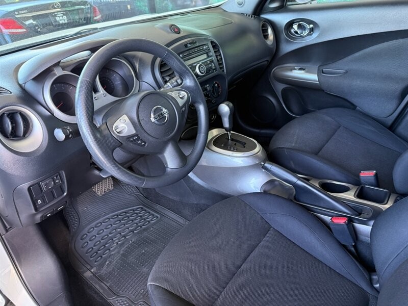 Nissan JUKE S Vehicle Full-screen Gallery Image 15