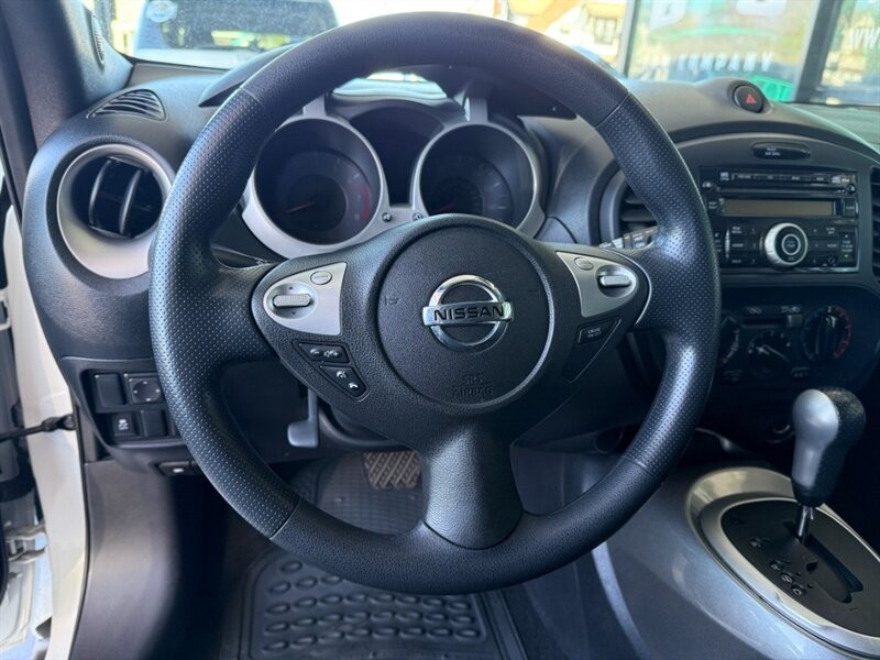 Nissan JUKE S Vehicle Full-screen Gallery Image 18
