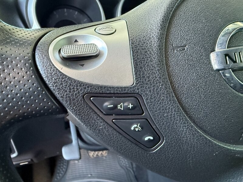 Nissan JUKE S Vehicle Full-screen Gallery Image 19