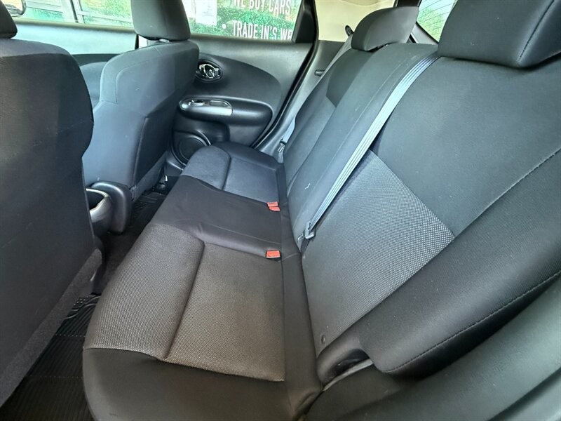 Nissan JUKE S Vehicle Full-screen Gallery Image 23