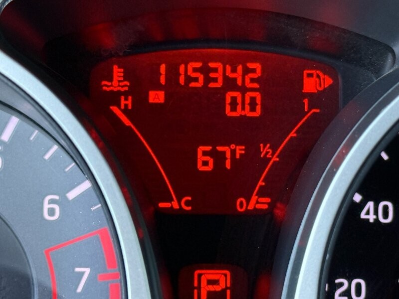 Nissan JUKE S Vehicle Full-screen Gallery Image 26