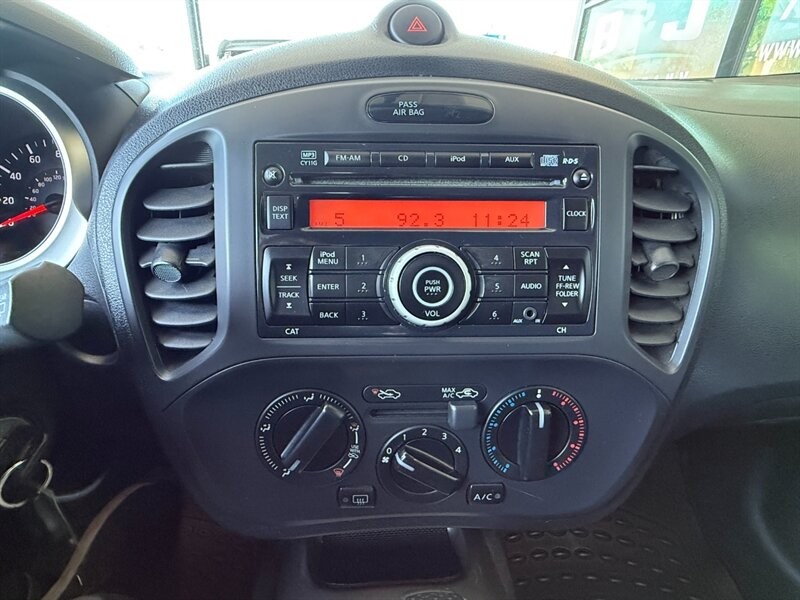 Nissan JUKE S Vehicle Full-screen Gallery Image 27