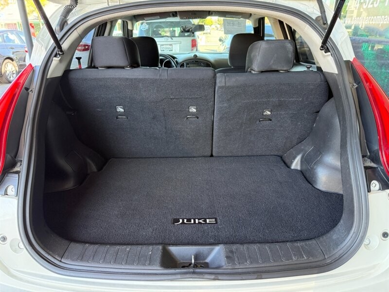 Nissan JUKE S Vehicle Full-screen Gallery Image 31