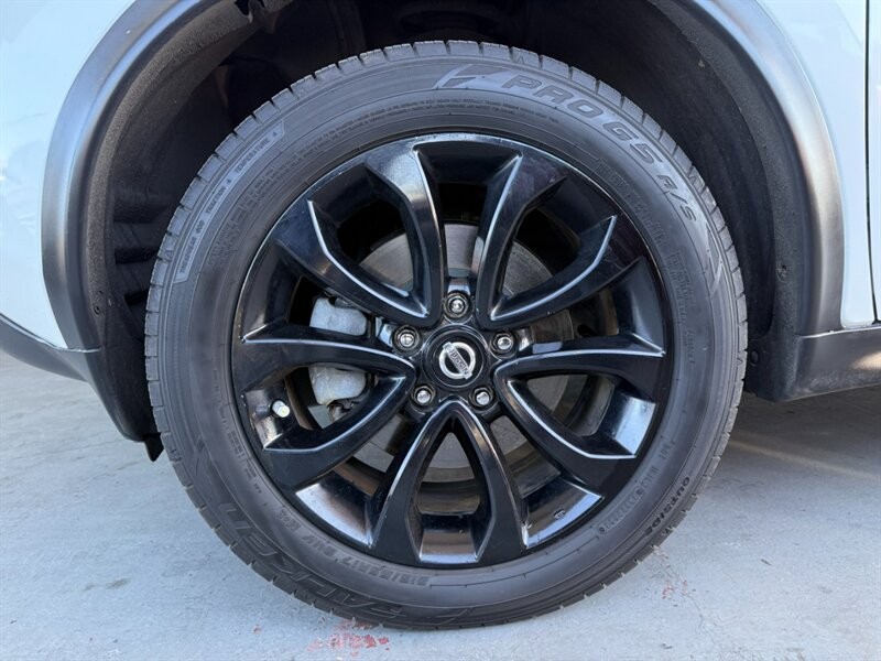 Nissan JUKE S Vehicle Full-screen Gallery Image 33