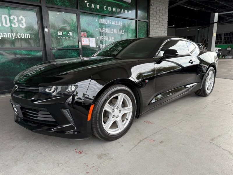 Chevrolet Camaro Vehicle Full-screen Gallery Image 01