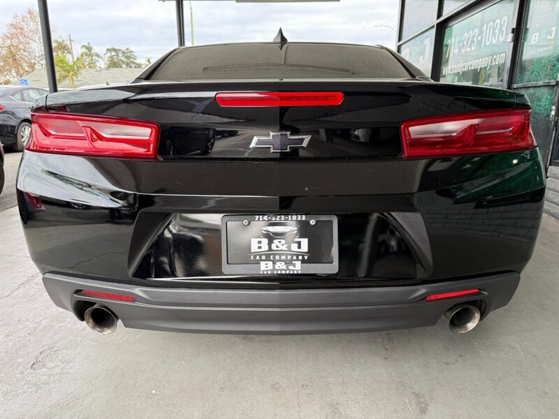 Chevrolet Camaro Vehicle Full-screen Gallery Image 13