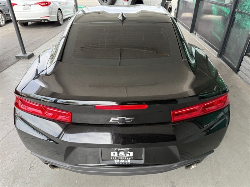 Chevrolet Camaro Vehicle Full-screen Gallery Image 14