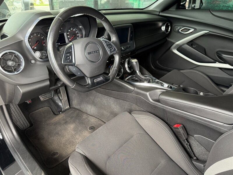 Chevrolet Camaro Vehicle Full-screen Gallery Image 15