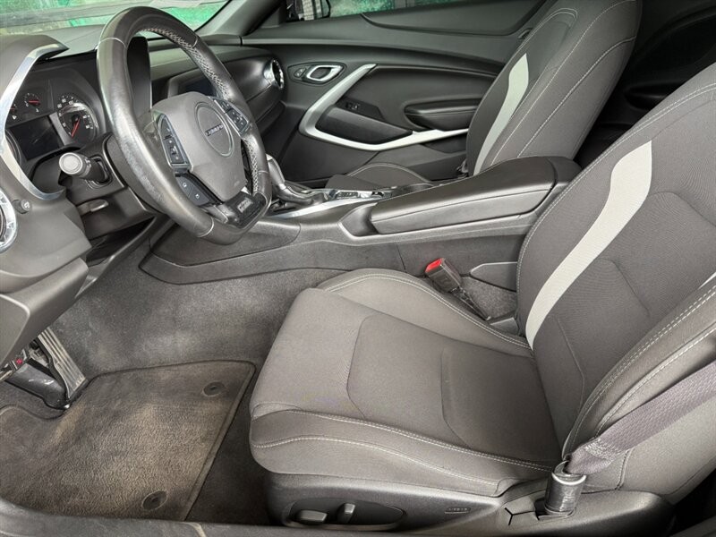 Chevrolet Camaro Vehicle Full-screen Gallery Image 16