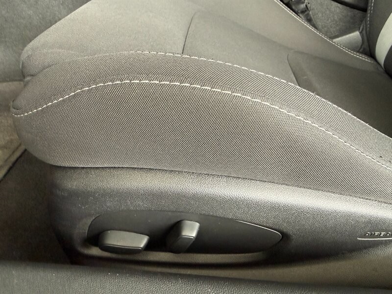 Chevrolet Camaro Vehicle Full-screen Gallery Image 18