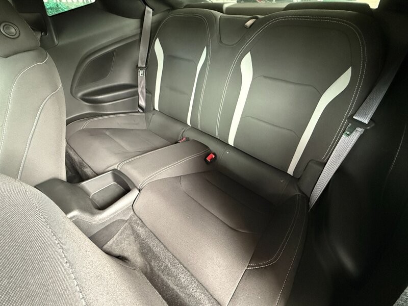 Chevrolet Camaro Vehicle Full-screen Gallery Image 24