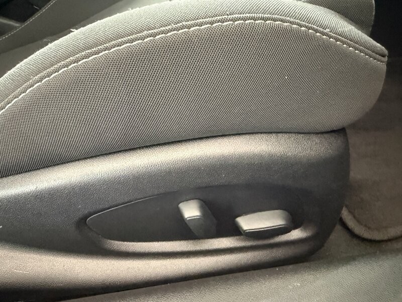 Chevrolet Camaro Vehicle Full-screen Gallery Image 26