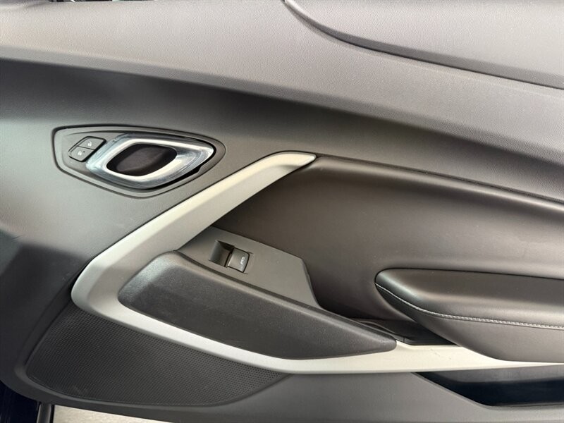 Chevrolet Camaro Vehicle Full-screen Gallery Image 27