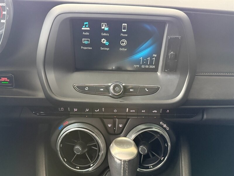 Chevrolet Camaro Vehicle Full-screen Gallery Image 29