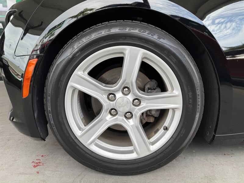 Chevrolet Camaro Vehicle Full-screen Gallery Image 36