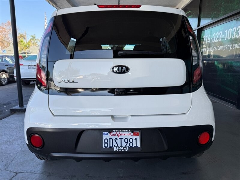 Kia Soul Vehicle Full-screen Gallery Image 13