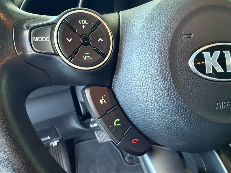 Kia Soul Vehicle Full-screen Gallery Image 19