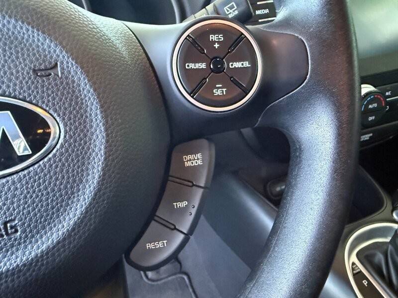 Kia Soul Vehicle Full-screen Gallery Image 20