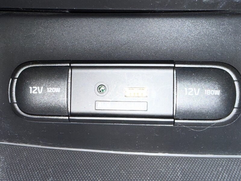 Kia Soul Vehicle Full-screen Gallery Image 31