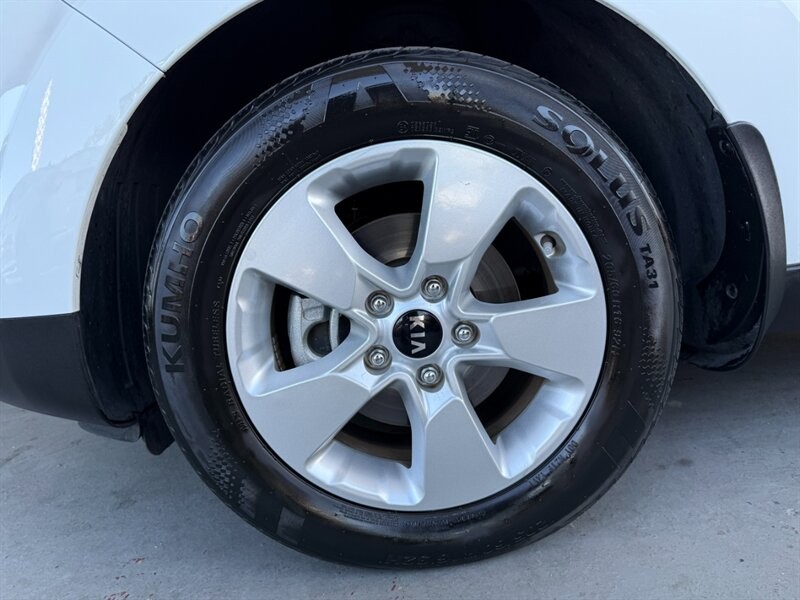 Kia Soul Vehicle Full-screen Gallery Image 35