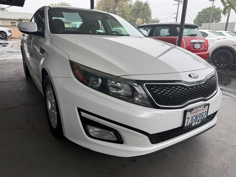 Kia Optima Vehicle Full-screen Gallery Image 08