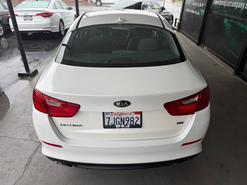 Kia Optima Vehicle Full-screen Gallery Image 14