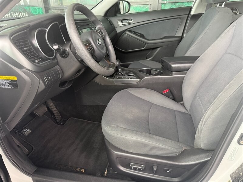 Kia Optima Vehicle Full-screen Gallery Image 16