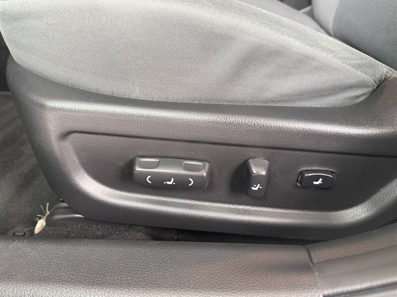 Kia Optima Vehicle Full-screen Gallery Image 18