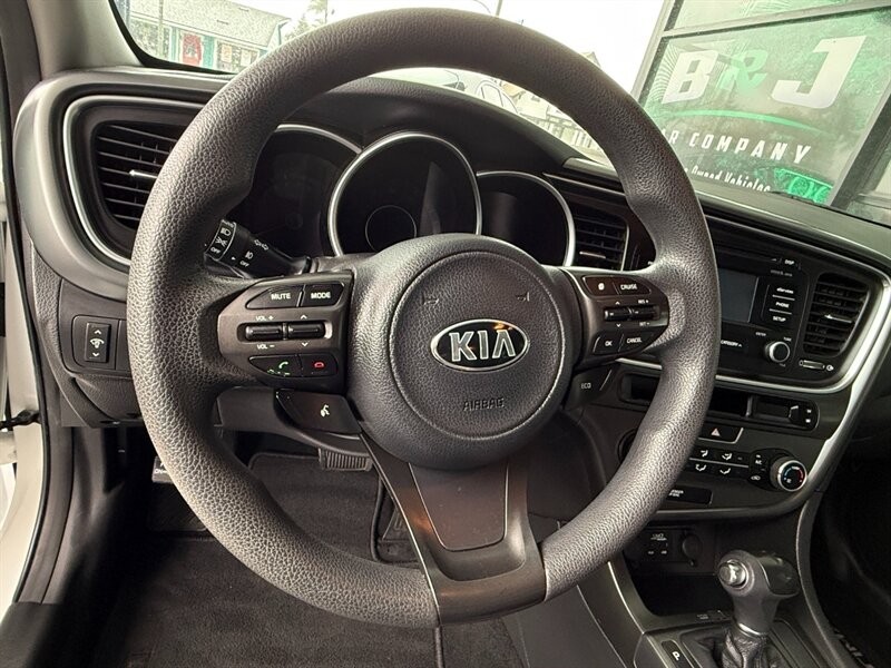 Kia Optima Vehicle Full-screen Gallery Image 19