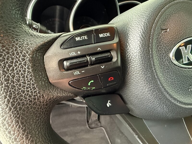 Kia Optima Vehicle Full-screen Gallery Image 20