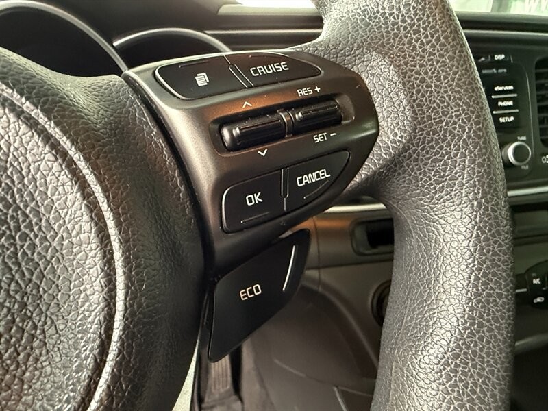 Kia Optima Vehicle Full-screen Gallery Image 21