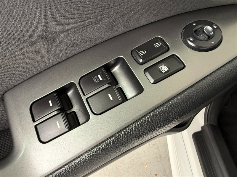 Kia Optima Vehicle Full-screen Gallery Image 23