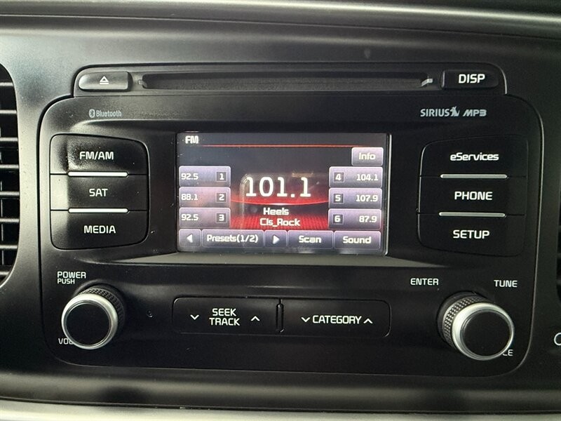 Kia Optima Vehicle Full-screen Gallery Image 28